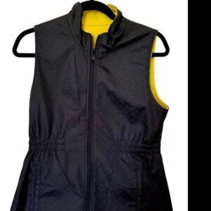 CAbi Quilted Reversible Travel Vest, Medium, Black Nylon and Chartreuse Jersey